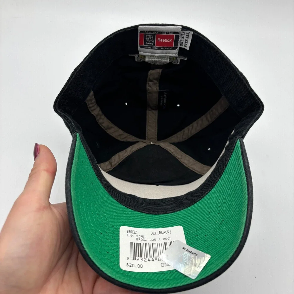 Reebok NHL Pittsburgh 2011 Winter Classic Hat Black FitMax70 Stretch Cap NEW